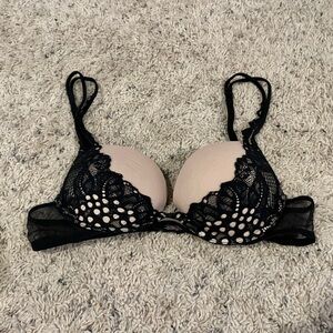 Victoria Secret Very Sexy Push Up Elegant Black Lace Bra padded & underwire 34A